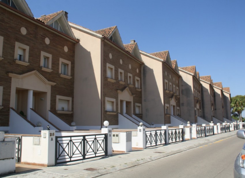 Sale - Adosado -
Calafell