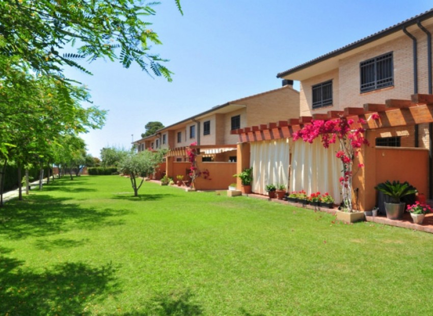 Sale - Adosado -
Cambrils