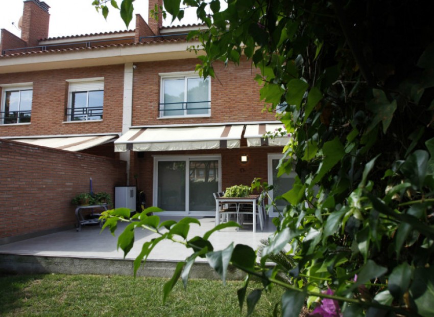 Sale - Adosado -
Gava