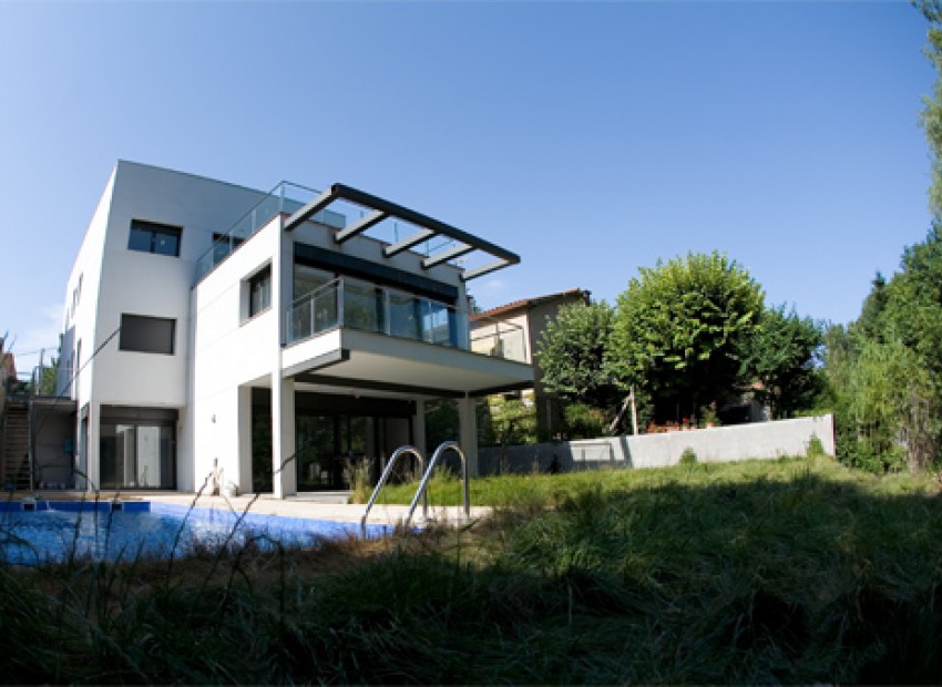 Sale - Chalet -
Barcelona