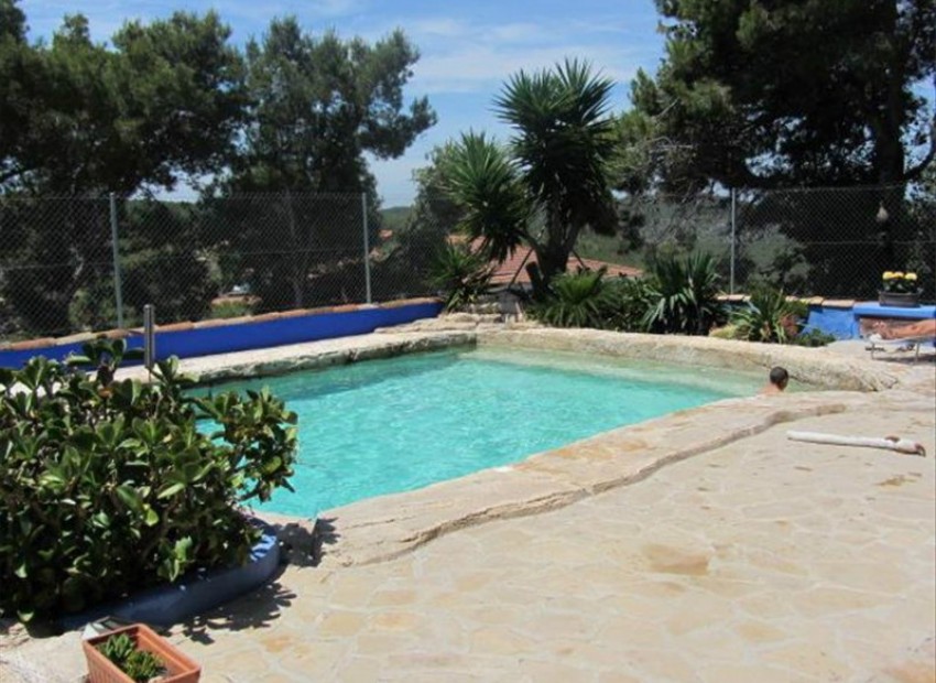 Sale - Chalet -
Barcelona