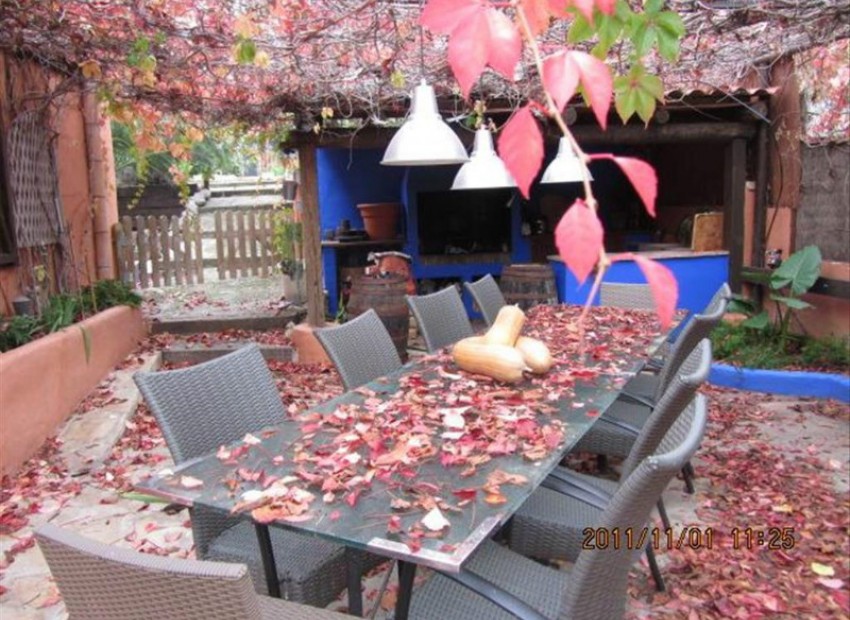 Sale - Chalet -
Barcelona