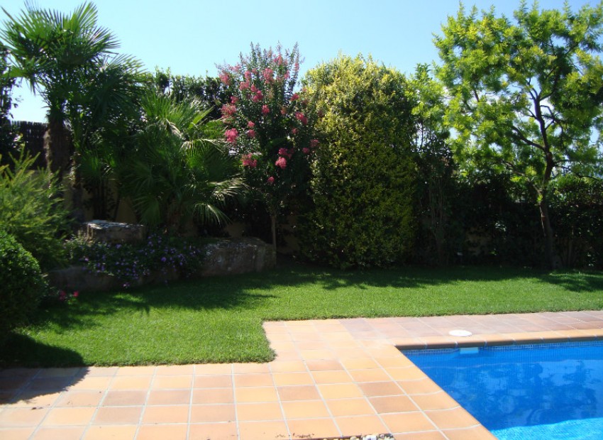 Sale - Chalet -
Barcelona