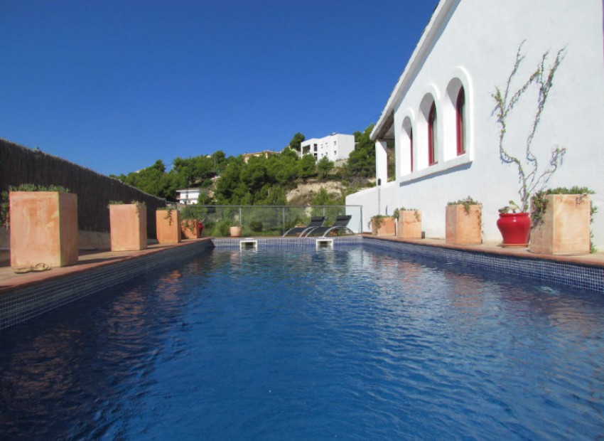 Sale - Chalet -
Barcelona