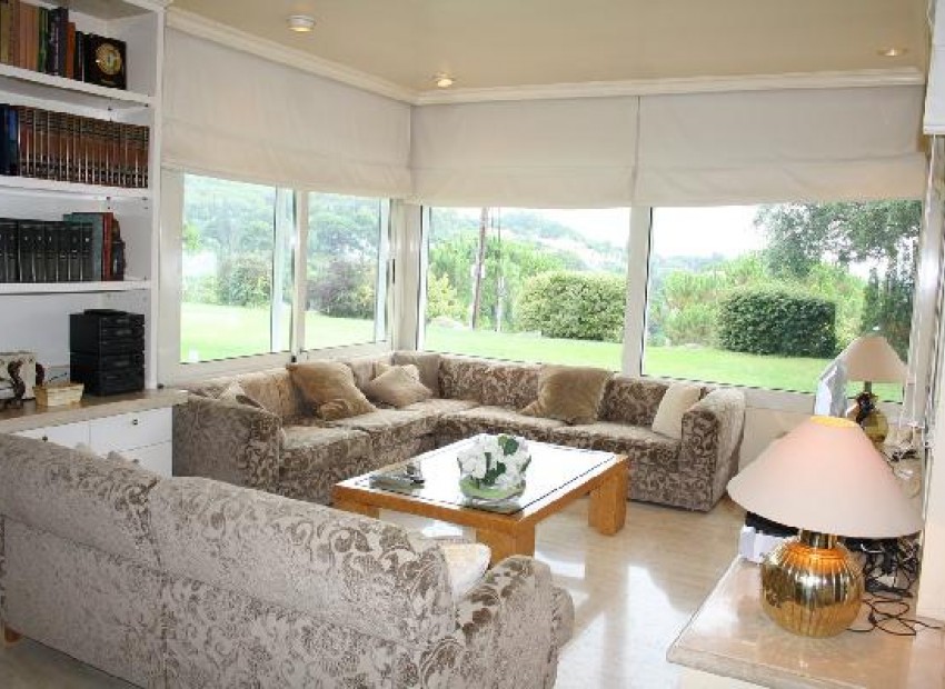 Sale - Chalet -
Barcelona