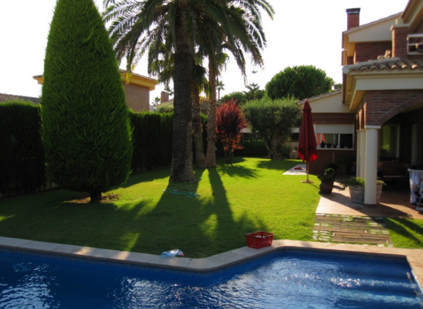 Sale - Chalet -
Calafell