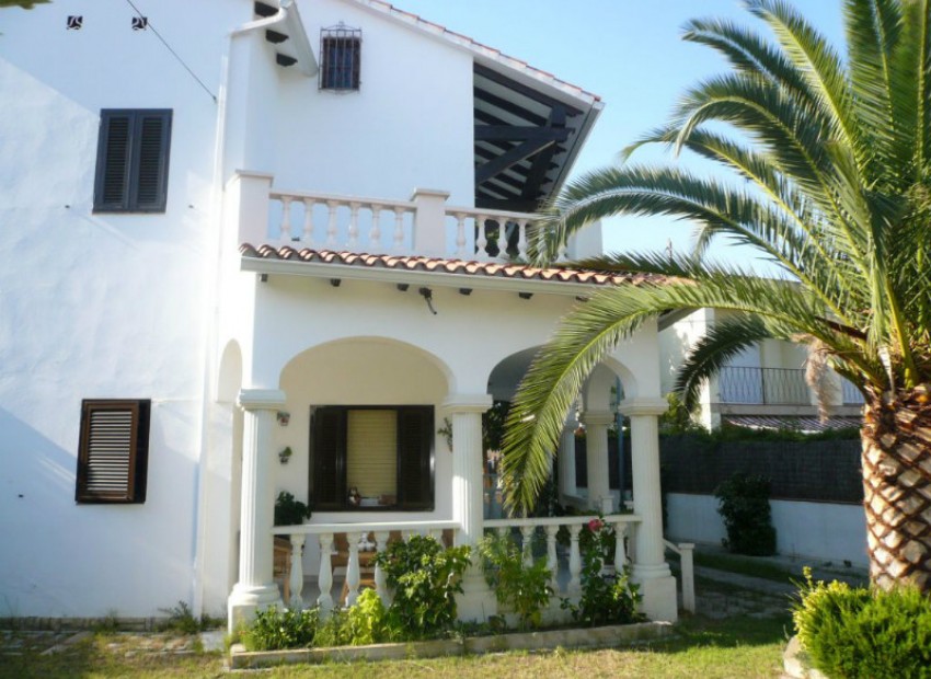 Sale - Chalet -
Calafell