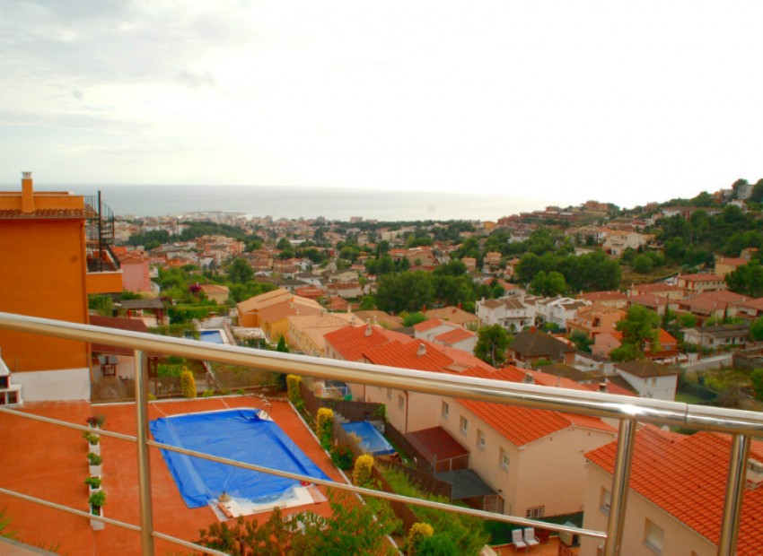 Sale - Chalet -
Calafell