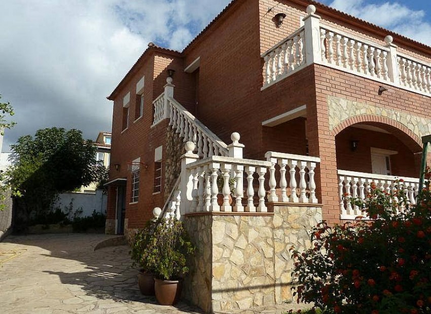 Sale - Chalet -
Calafell