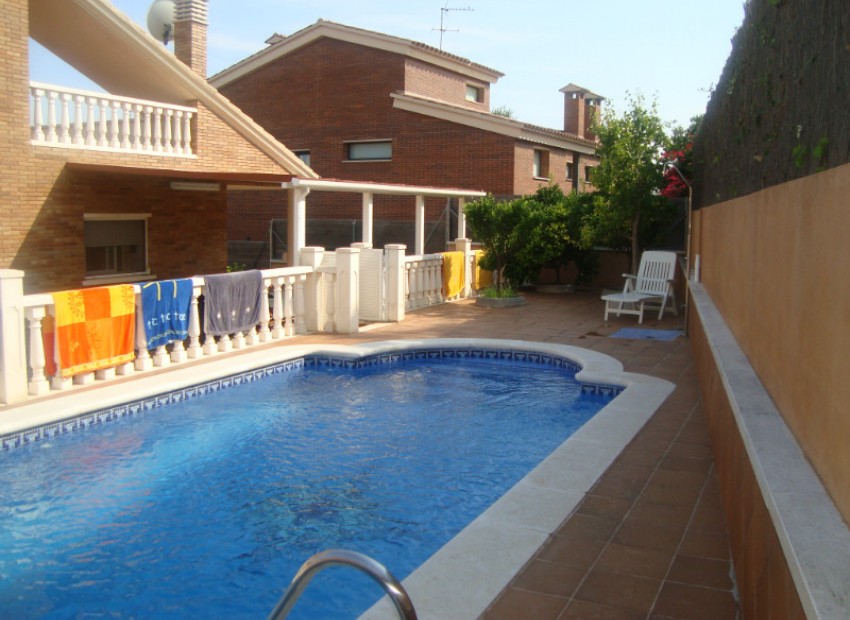 Sale - Chalet -
Calafell