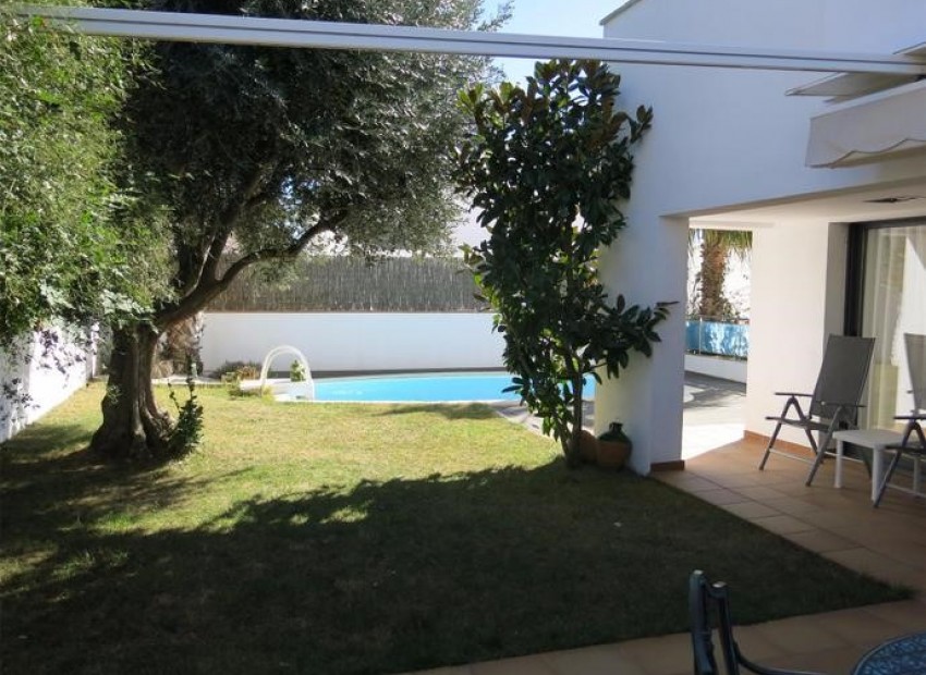 Sale - Chalet -
Calafell