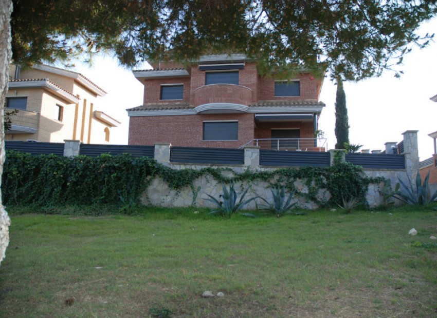 Sale - Chalet -
Calafell