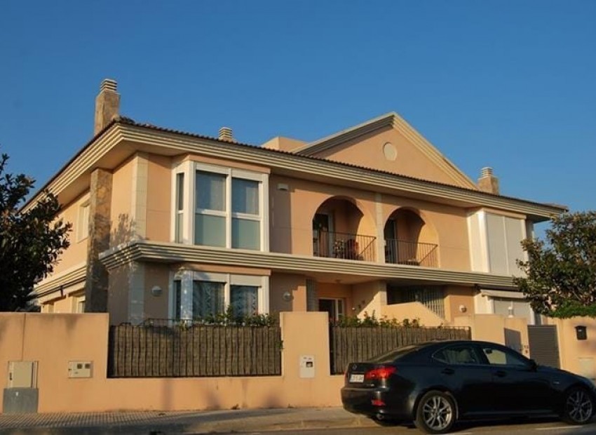 Sale - Chalet -
Cambrils