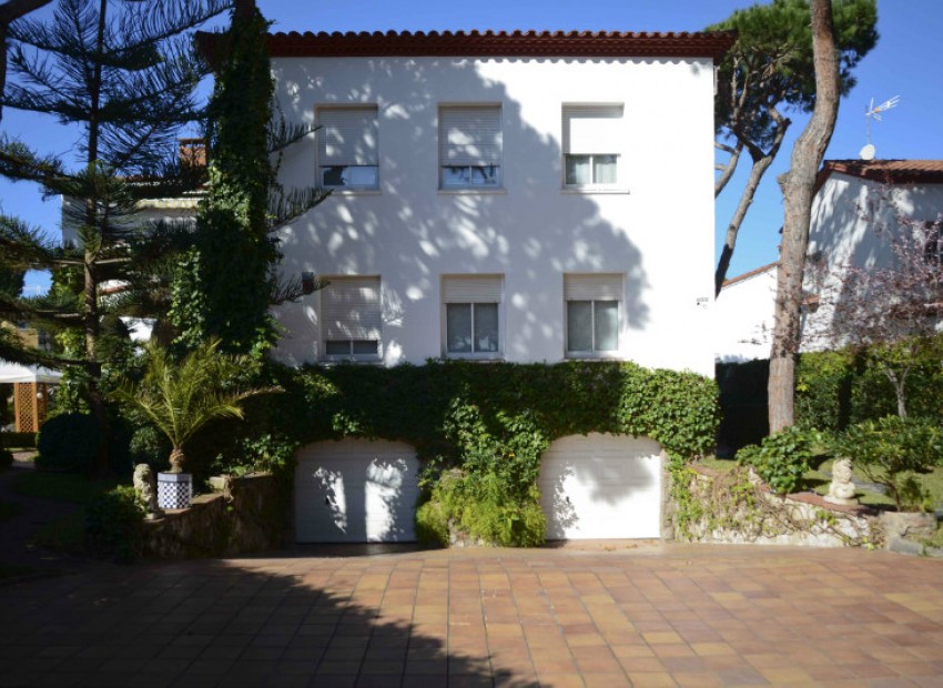 Sale - Chalet -
Castelldefels