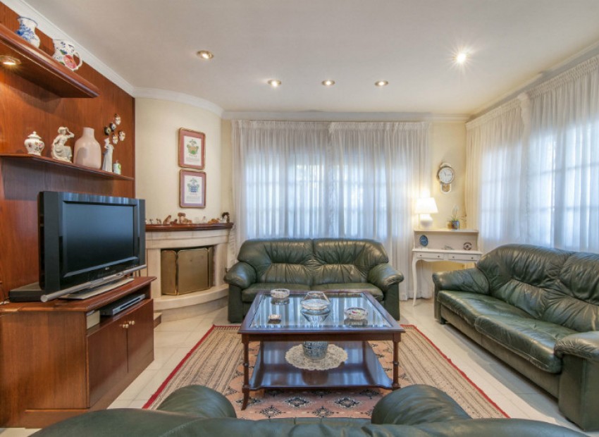 Sale - Chalet -
Castelldefels