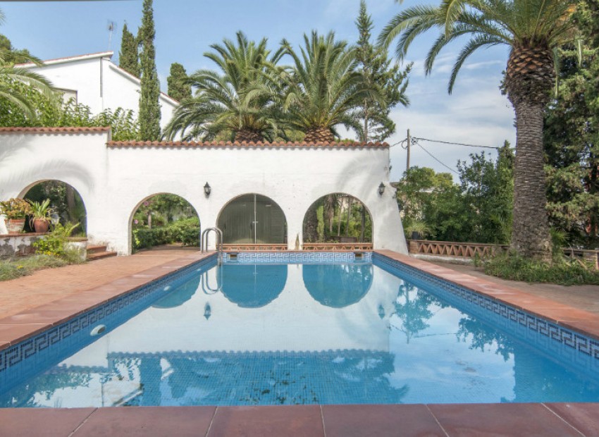 Sale - Chalet -
Castelldefels