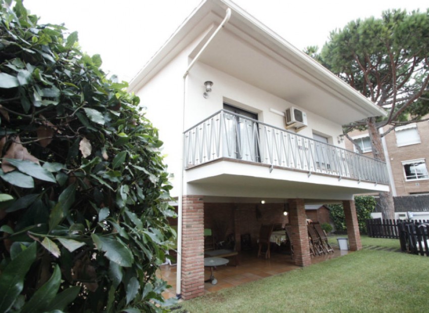 Sale - Chalet -
Castelldefels