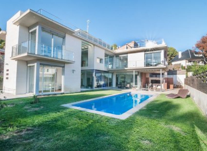 Sale - Chalet -
Castelldefels