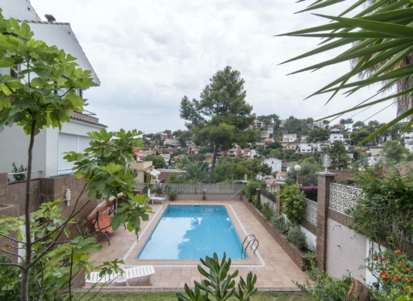 Sale - Chalet -
Castelldefels