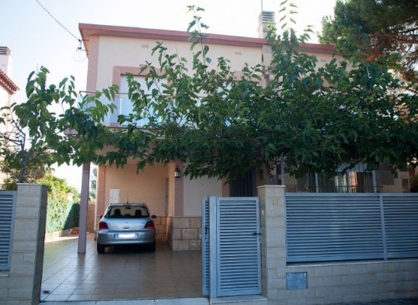 Sale - Chalet -
Coma Ruga