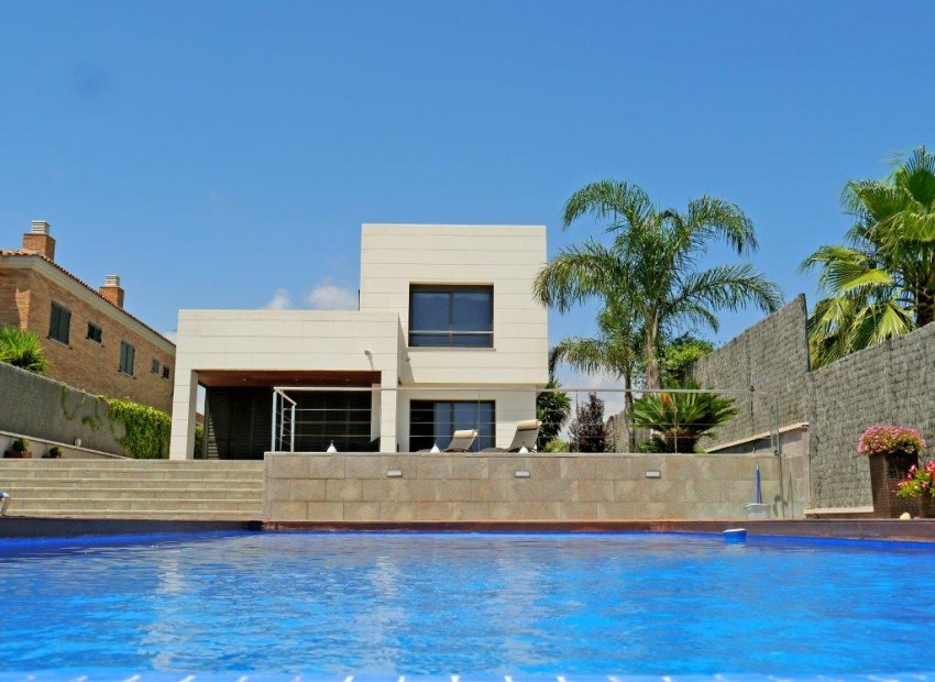 Sale - Chalet -
Coma Ruga