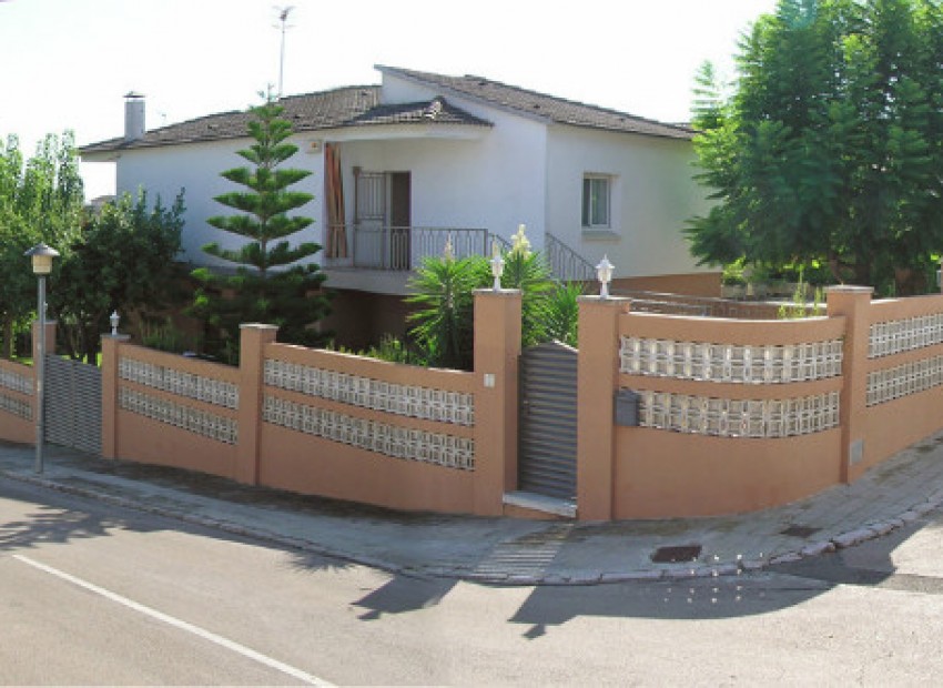 Sale - Chalet -
Cunit