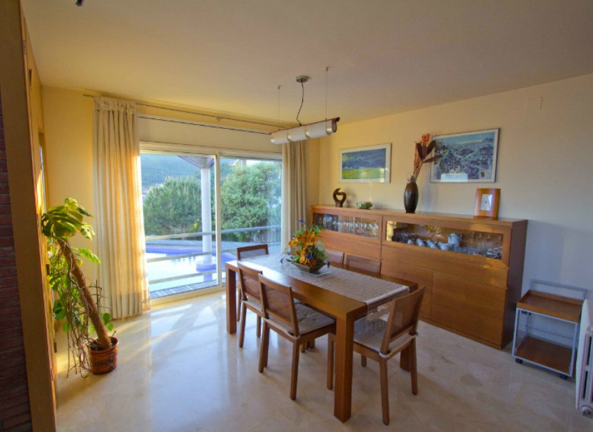 Sale - Chalet -
Gava