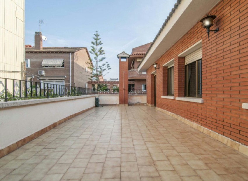 Sale - Chalet -
Gava