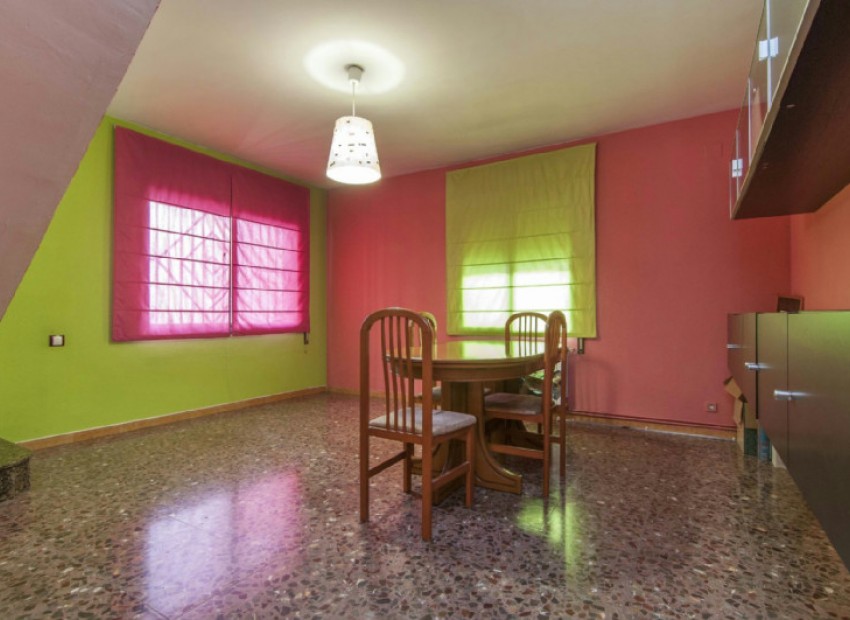 Sale - Chalet -
Gava