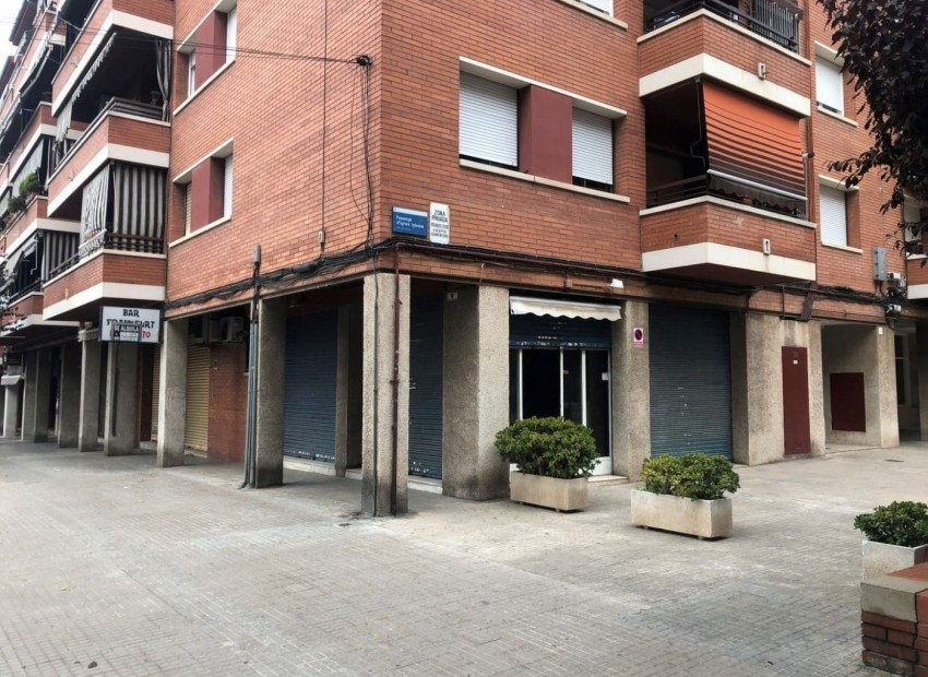Sale - Commercial property -
Cornella de Llobregat - Pedró