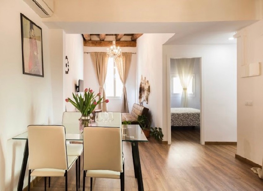Sale - Piso -
Barcelona - El Gòtic