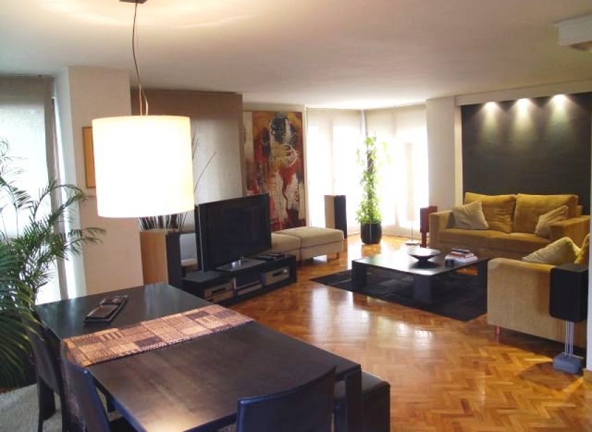 Sale - Piso -
Barcelona