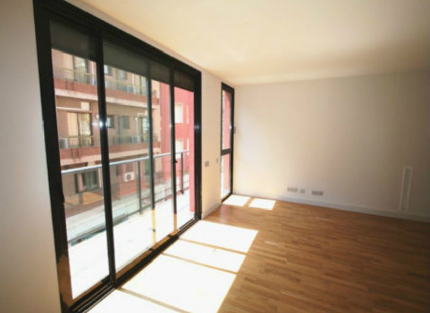 Sale - Piso -
Barcelona