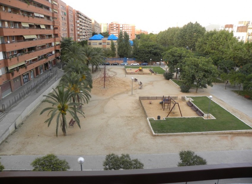 Sale - Piso -
Barcelona