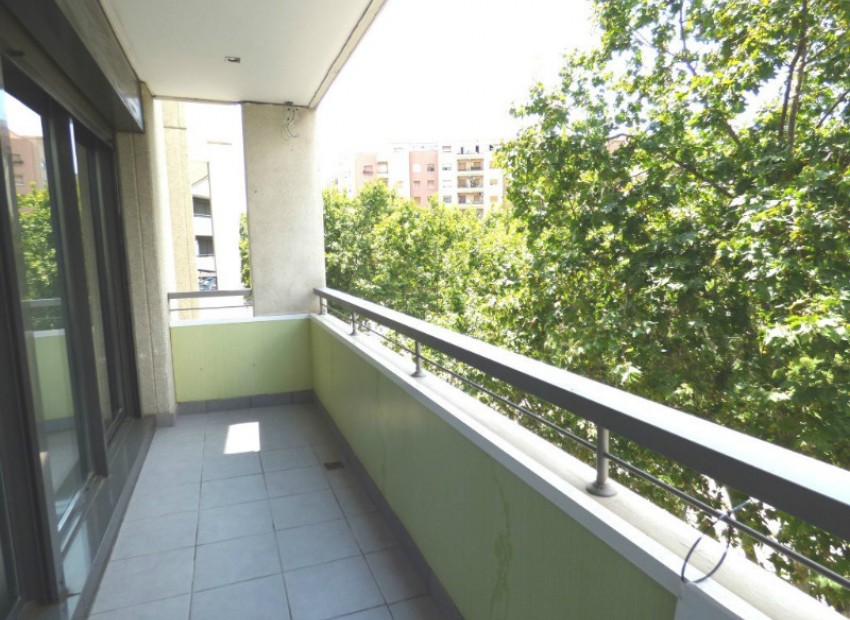 Sale - Piso -
Barcelona