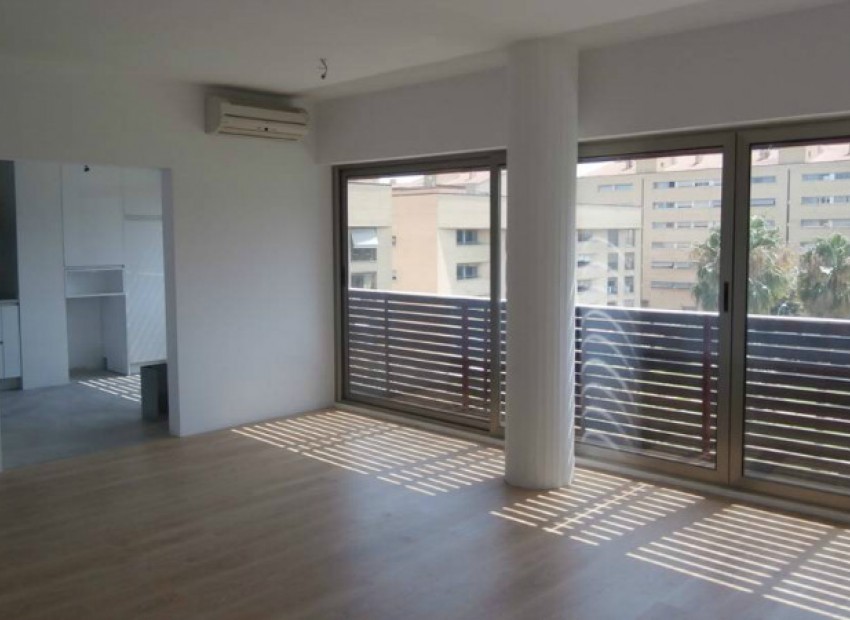 Sale - Piso -
Barcelona