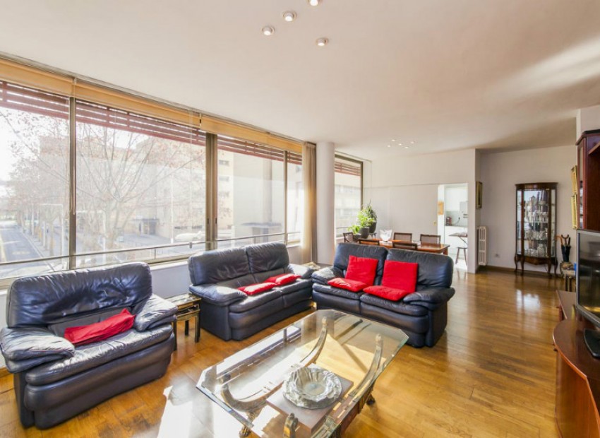 Sale - Piso -
Barcelona