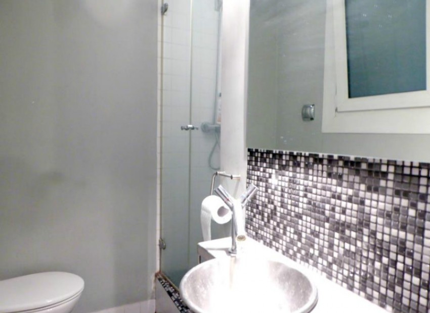 Sale - Piso -
Barcelona