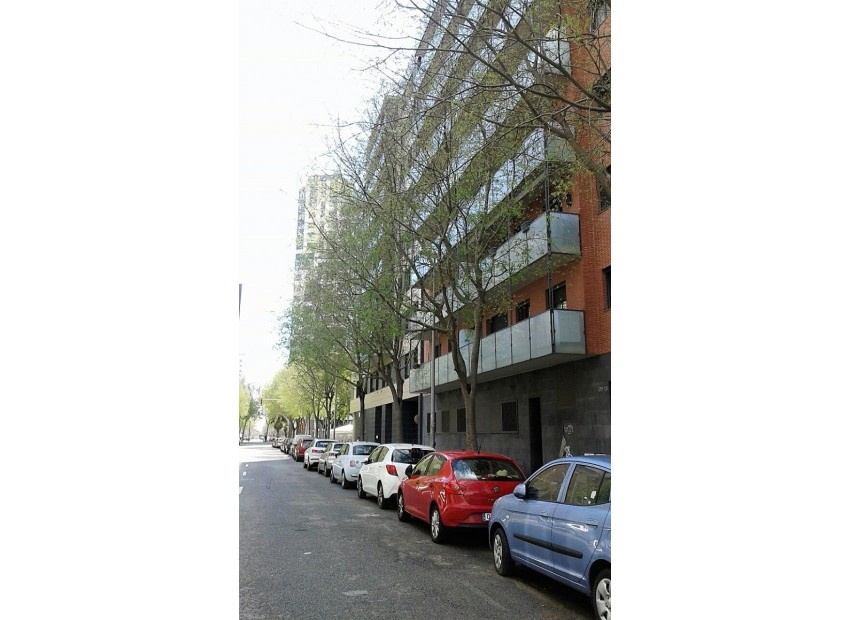 Sale - Piso -
Barcelona