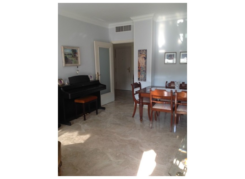 Sale - Piso -
Eixample