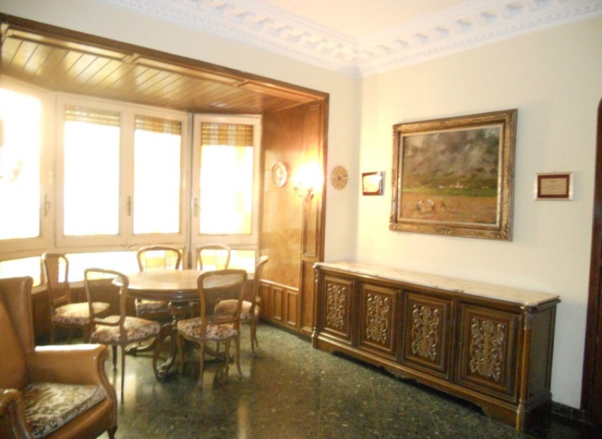 Sale - Piso -
Eixample