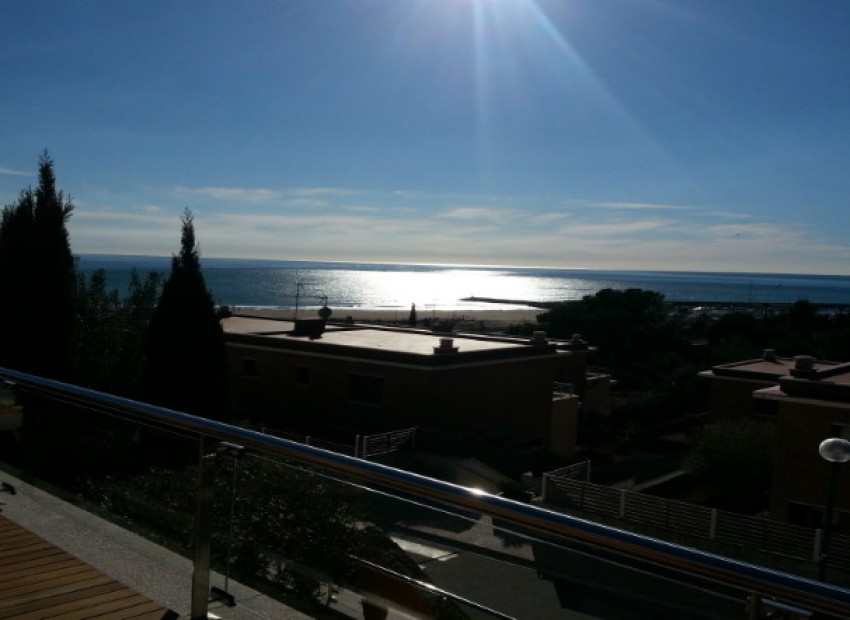 Venda - Adosado -
Castelldefels