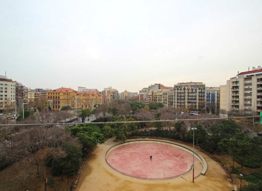 Venda - Piso -
Barcelona