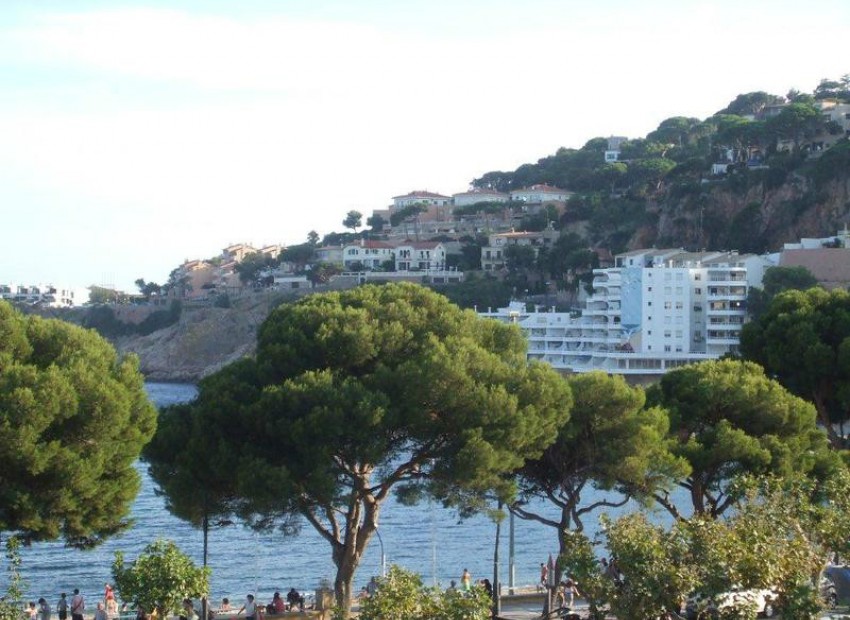 Venda - Piso -
Patja de Aro - Sant Feliu de Guixols - Sant Antoni de Calonge - Costa