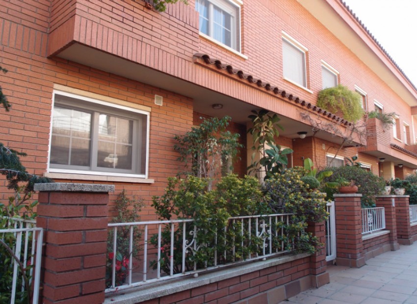 Venta - Adosado -
Barcelona