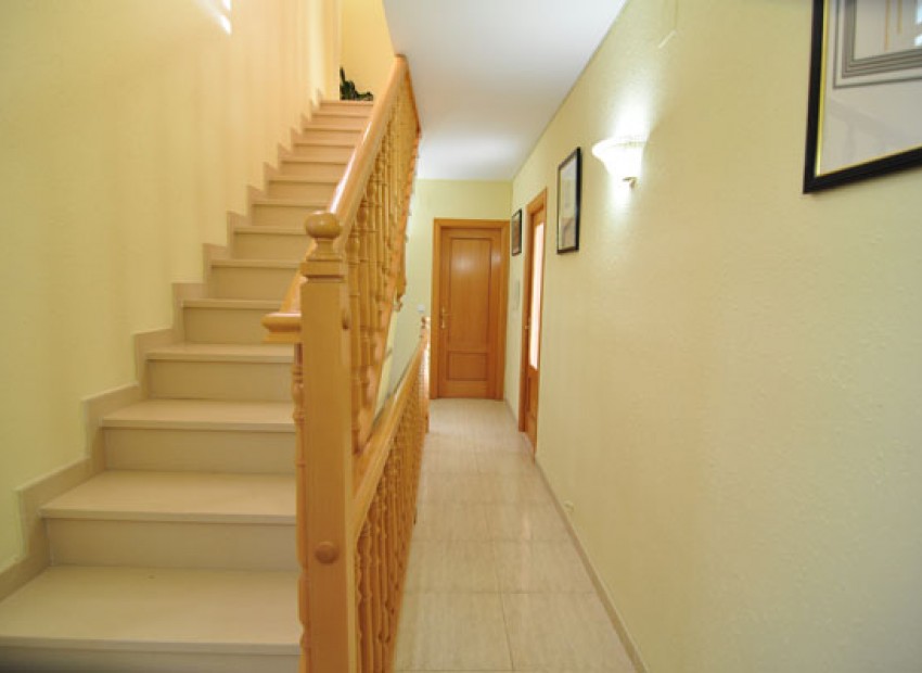 Venta - Adosado -
Roda de Bara