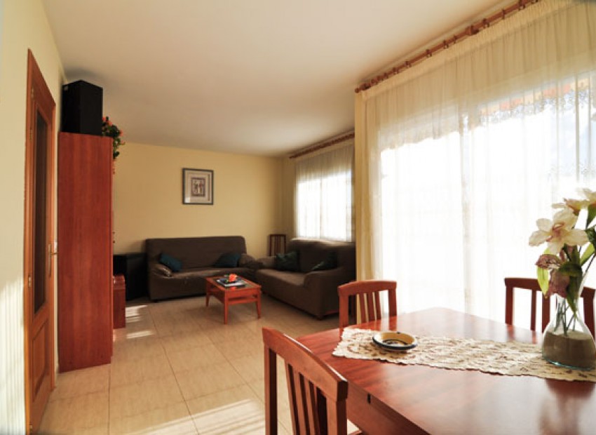 Venta - Adosado -
Roda de Bara