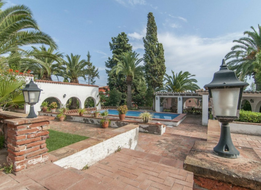 Venta - Chalet -
Barcelona