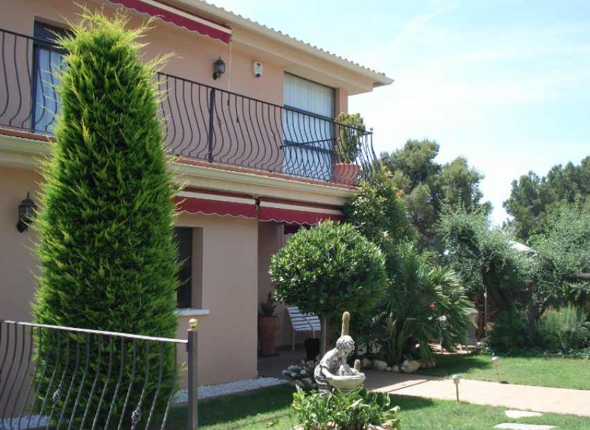 Venta - Chalet -
Calafell