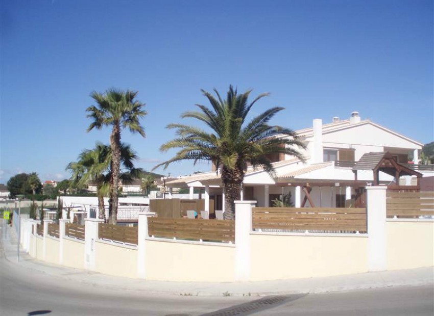 Venta - Chalet -
Calafell